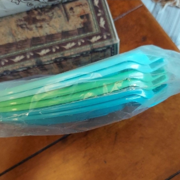 NEW | THE PAMPERED CHEF | PARTY PLATES | SET OF 6 - Picture 3 of 4